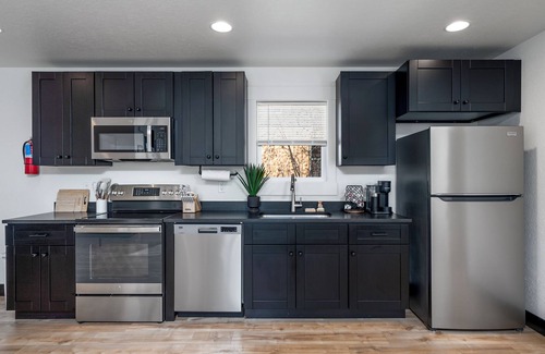 Kalispell House | First Ave Haven, Hot Tub and E-Bike