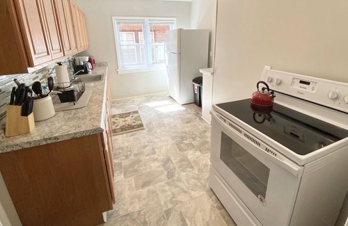 University Heights House | First Floor 2 Bed Duplex Super Close to Beachwood