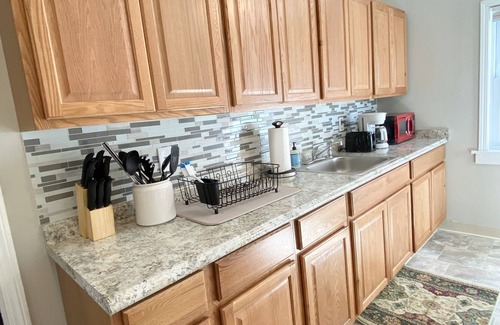 University Heights House | First Floor 2 Bed Duplex Super Close to Beachwood