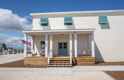 Historic Downtown Apalachicola Apartment | First Mates Quarters at Scipio Creek Marina