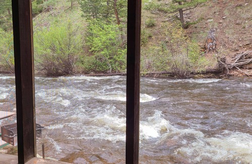 Estes Park Cabin | Fish from your picnic table!