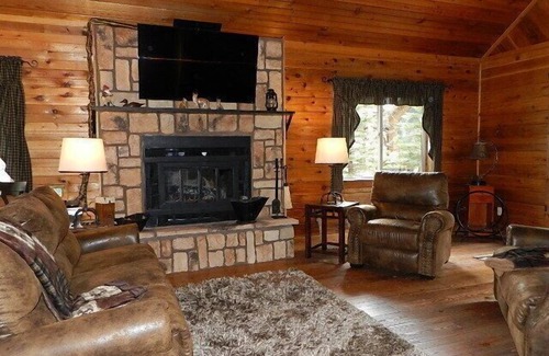 Red River Cabin | Fish Off The Back Porch! Picture Perfect Red River Cabin On The River!