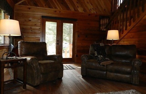Red River Cabin | Fish Off The Back Porch! Picture Perfect Red River Cabin On The River!