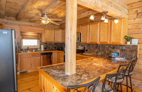 Grassy Creek Cabin | Fish, Soak, Play | River Song Retreat | Bring the Dogs!