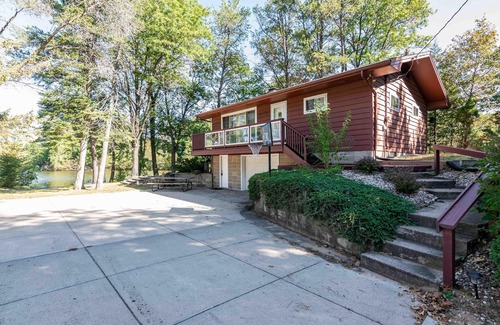 Friendship House | Fish Tale on Beautiful Castle Rock Lake