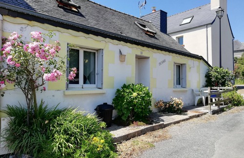 Plouezoch House | Fisherman's cottage in a small village 2.3 km from the sea