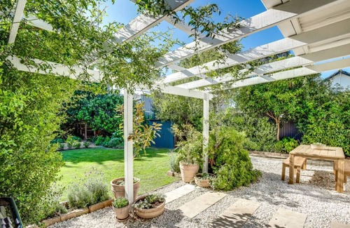 McCracken Cottage | Fisherman’s Cottage - c1945 cottage by the sea