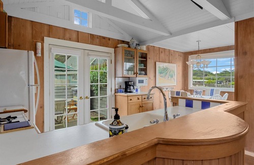 Salmon Creek Cabin | Fishermans Cottage~Classic Coastal Cottage in Bodega Bay, Walk to Beach/WiFi