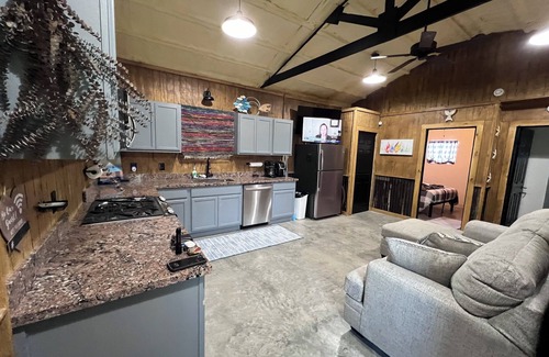 Port Lavaca House | Fisherman’s getaway close to water. Plenty of room for kayak and boat trailers.
