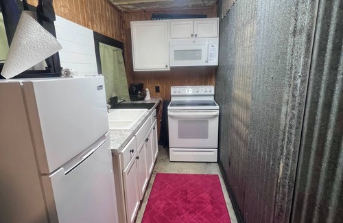 Port Lavaca House | Fisherman’s getaway close to water. Plenty of room for kayak and boat trailers.