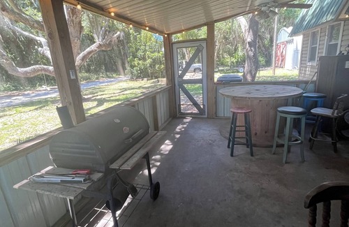 Moore Haven House | Fisherman’s paradiseThis Charming 3-bedroom house with WiFi, AC in Moore Haven,!