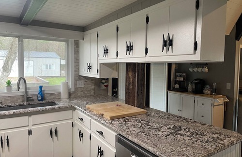 Springville House | Fisherman’s Paradise 3-bedroom lake view home with WiFi, AC in Springville, TN.