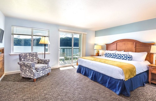 Adelma Beach Resort | Fishing·Golfing·Kayaking·Skiing·Art Galleries·Antique shops·Shopping !