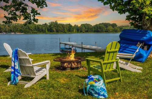 Pierceton House | Fishing Kayaks Firepit Paddleboat