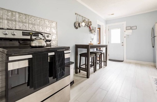 Glen Raven House | Fit for a Queen