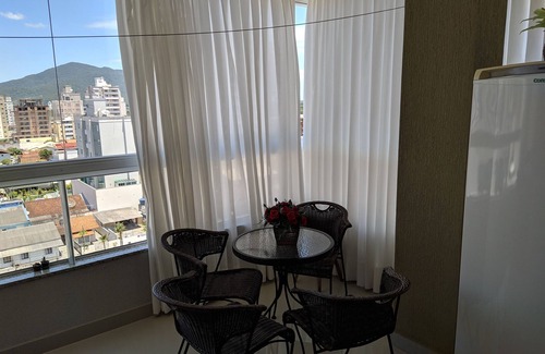 Castelo Branco Apartment | FIT ON MEASURE (AIR + WIFI + TVs) 2 GARAGE Meia Praia
