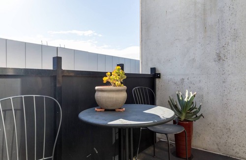 Fitzroy Apartment | Fitzroy Max Easygoing Urban Pad off Brunswick St
