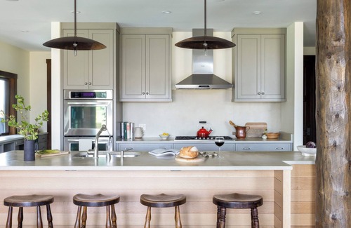 South Park Villa | Five Bedroom Home on a Creek