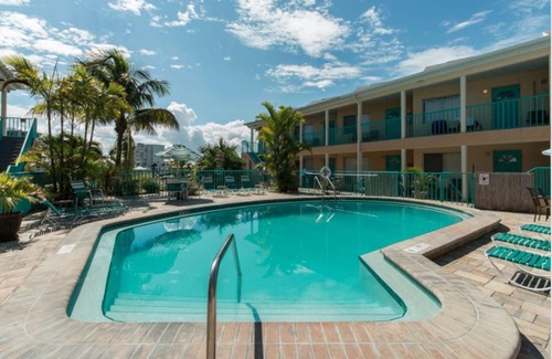 Bay Esplanade House | Five Palms Suite 207 - Daily - Weekly - Monthly