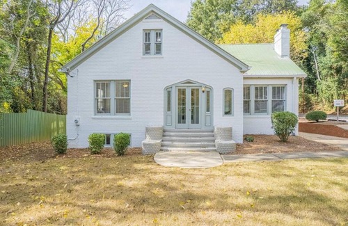 Athens House | Five Points Mill House with Firepit
