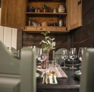 Skjaak House | Fjelleventyret gårdsovernatting