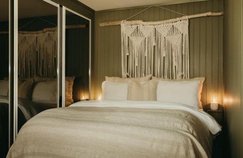 Tromso Apartment | Fjord Stay with firepit, snowmobile rental and free snowshoes