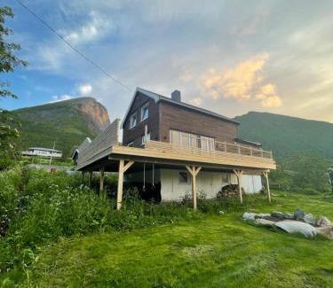 Botnhamn House | Fjordgård Mountain Aurora View