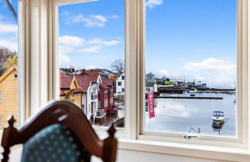 Tysnes Apartment | Fjordside Escape - Spacious apartment with amazing views