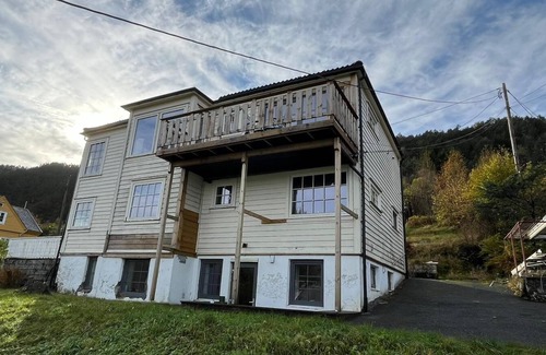 Asane Apartment | FjordView with Balcony Top Floor Apartment