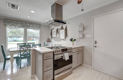 Fulton House | Flamingo Flats 3 Bedroom Home by Redawning