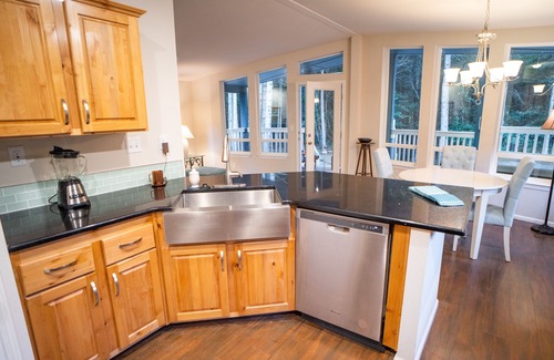 Gasquet House | Flash deal now! Hot tub in the crisp air!