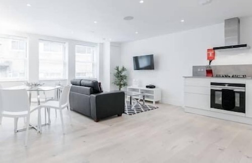 Ealing Common Apartment | Flat 20 Walpole Court - 2 bedroom apartment