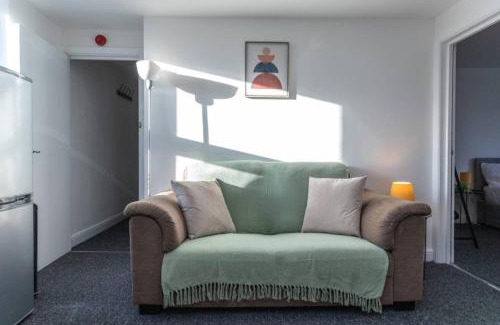 Easton Apartment | Flat 3 Sunnyside Contractor Long Stay by ShortStayUK