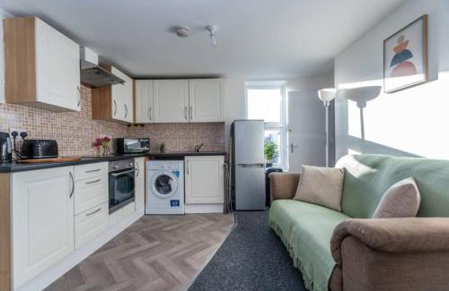 Easton Apartment | Flat 3 Sunnyside Contractor Long Stay by ShortStayUK