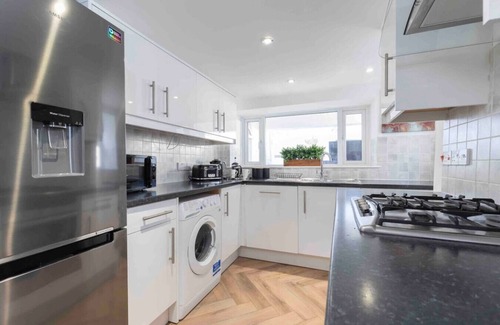 Cheltenham Apartment | Flat 7 Prestbury Road · Large Modern 2 Bedroom Apartment Close to Town