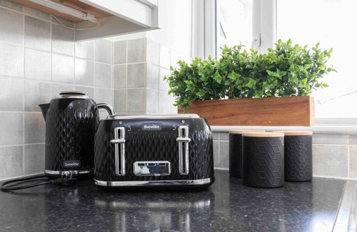 Cheltenham Apartment | Flat 7 Prestbury Road · Large Modern 2 Bedroom Apartment Close to Town