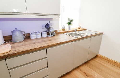 Eastgate House | FLAT ABOVE 27, family friendly in Bishop Auckland