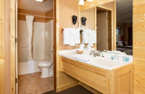 Jackson Hole Hotel | Flat Creek Inn