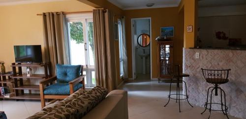 Conservatoria Apartment | Flat e suítes com deque, cozinha e churrasqueira