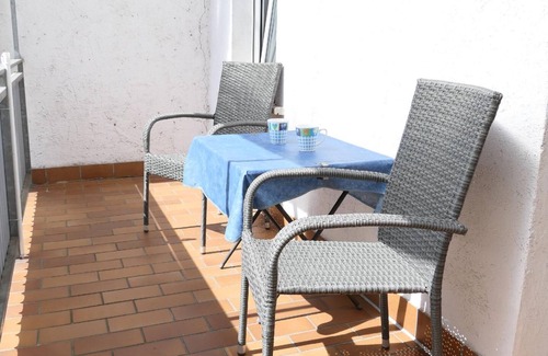 Alf Apartment | Flat in Alf with balcony