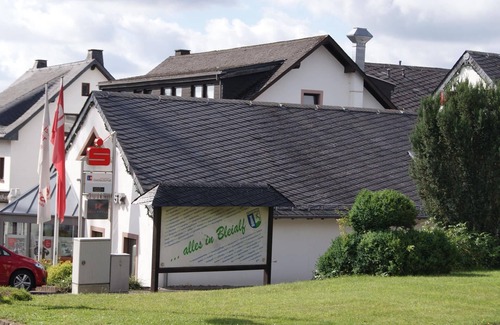 Bleialf Apartment | Flat "Lenz" with garden, barbecue and terrace