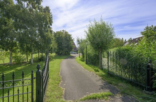 Workum Apartment | Flat (max 4 pers) in former farmhouse within walking distance of Workum centre