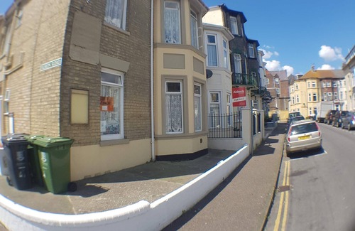 Great Yarmouth Apartment | Flat - Sleeps 2 & On Street Parking