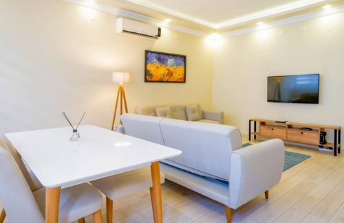 Konak Apartment | Flat w Balcony 5 min to Metro and Coast in Izmir