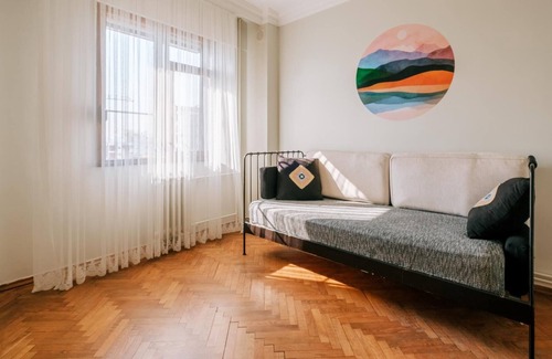 Kozyatagi Apartment | Flat w Balcony Near Metro 10 min to Bostanci Coast