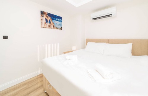 Konyaalti Apartment | Flat with Balcony and Shared Pool 6 min to Beach