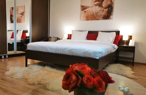 Sector 3 Apartment | FLAT WITH BALCONY NEAR PARK/METRO/AMENITIES