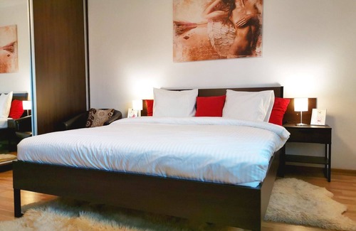 Sector 3 Apartment | FLAT WITH BALCONY NEAR PARK/METRO/AMENITIES