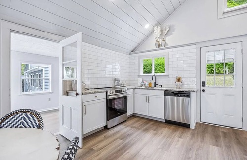 Hammondsport House | FLAT YARD right on the LAKE!