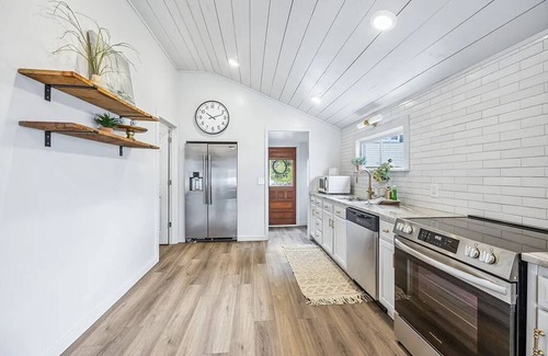 Hammondsport House | FLAT YARD right on the LAKE!